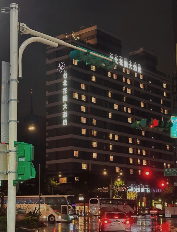 Hotels Near Chiang Kai-shek Memorial Hall: Top Picks & Tips