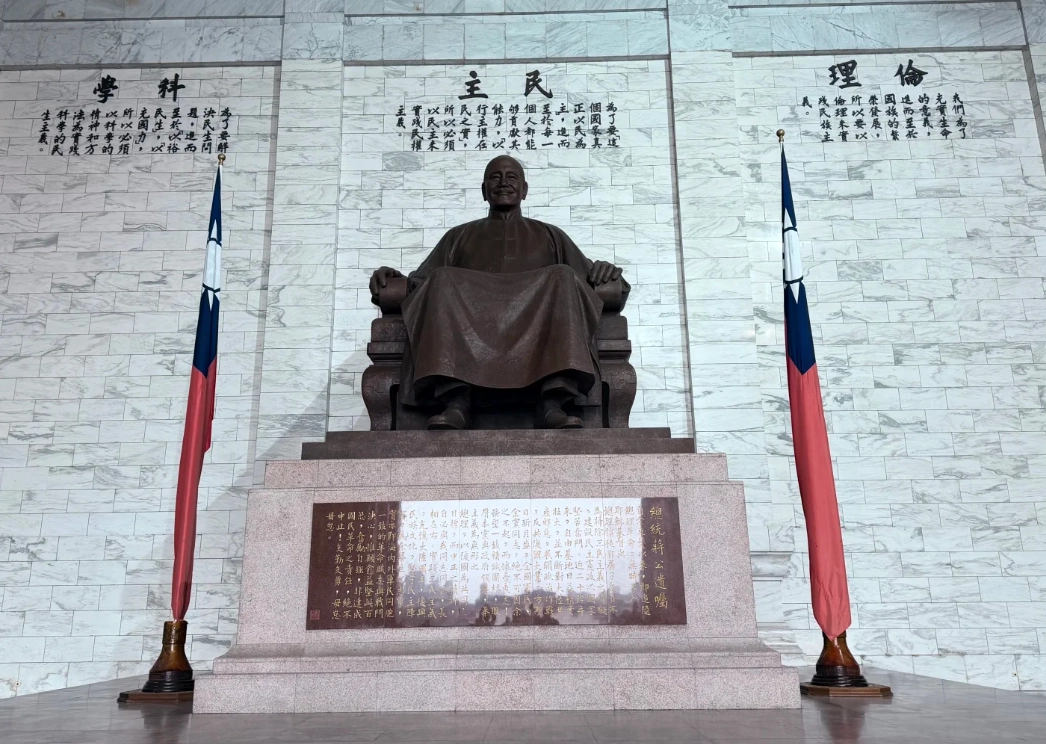 Chiang Kai-shek Memorial Hall Guided Tour: Insider Tips to Skip the Crowds