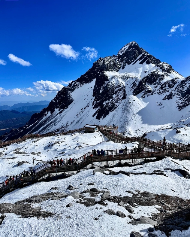 Yulong Snow Mountain sunrise photography Yulong Snow Mountain sunrise photography