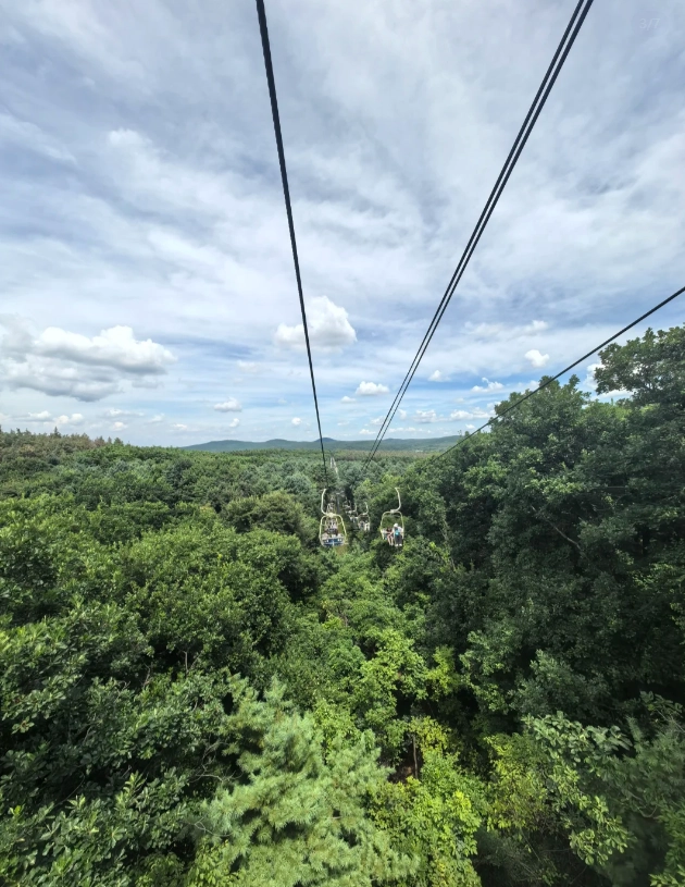 Jingyuetan cable car ride Jingyuetan cable car ride