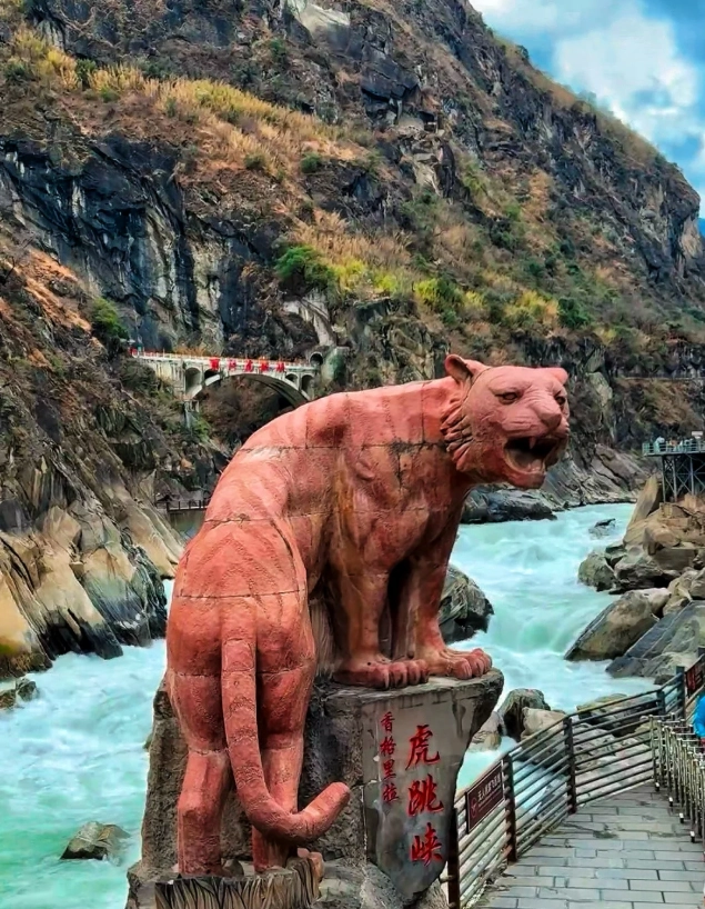 How to Get to Tiger Leaping Gorge: Direct Bus vs Private Transfer vs Hiking