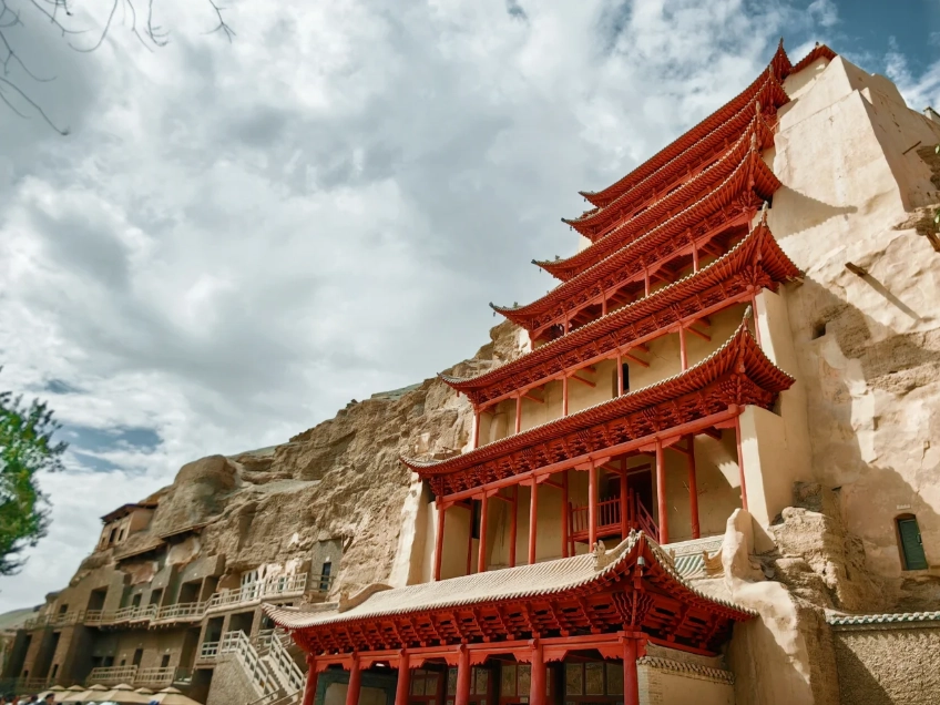 Gansu Dunhuang travel guide: Avoid crowds & see the real desert