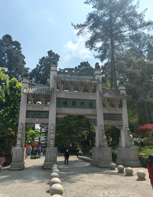 how to visit Western Hills Dragon Gate