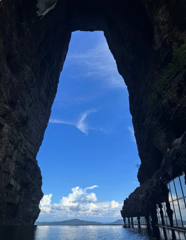 Tianmen Mountain English Guide: Avoid the Crowds & Save Money