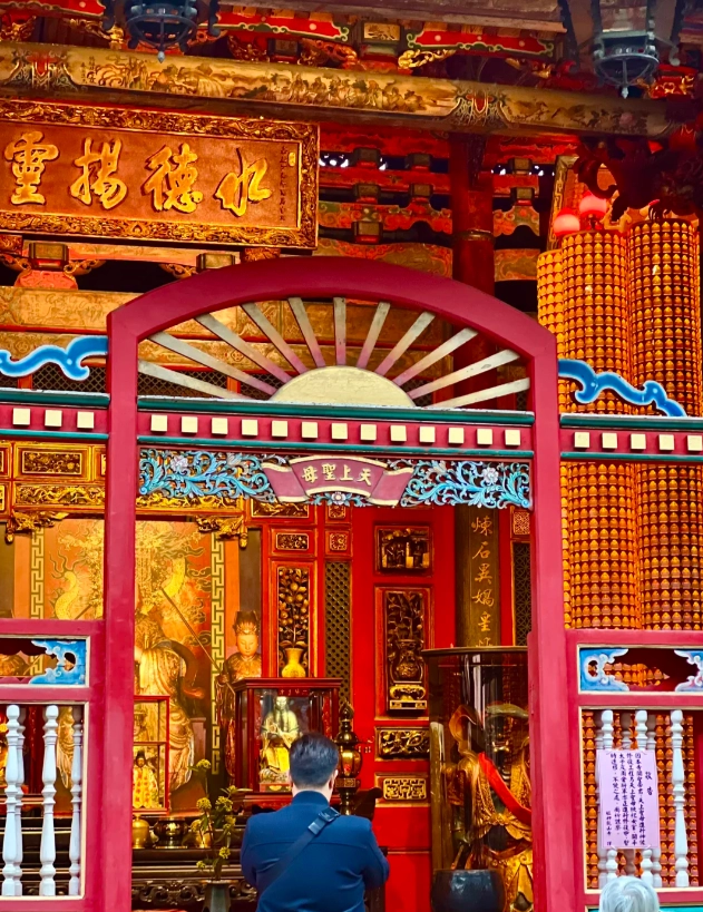 Longshan Temple dress code Longshan Temple dress code