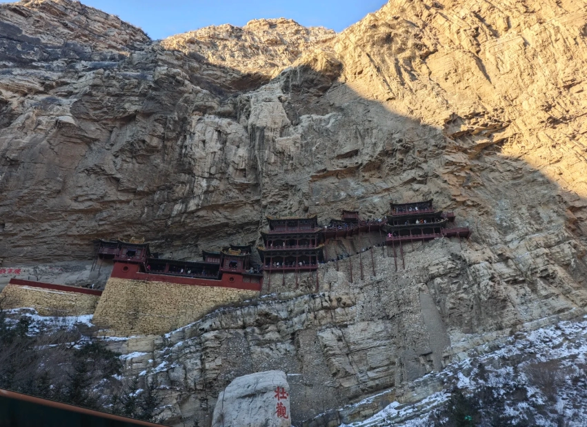 how to get to hanging temple