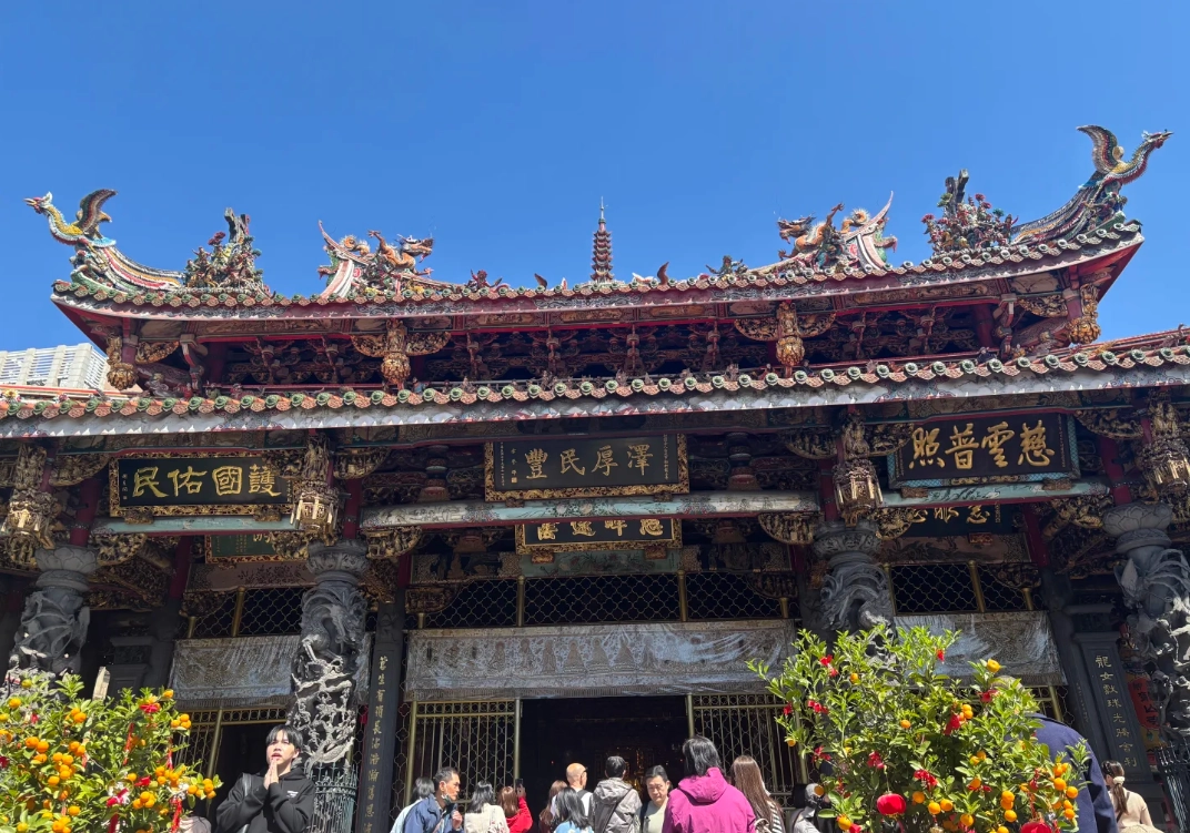 visiting Longshan Temple