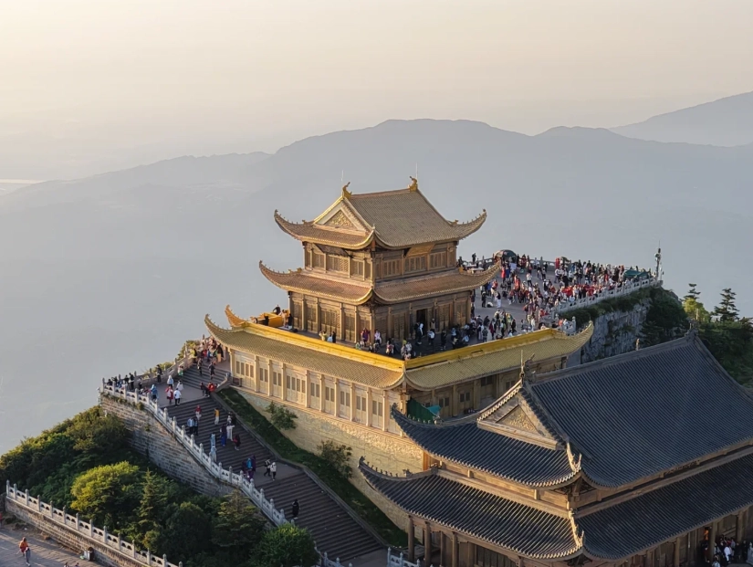 Leshan Layover Itinerary: See the Giant Buddha in 4 Hours or Less