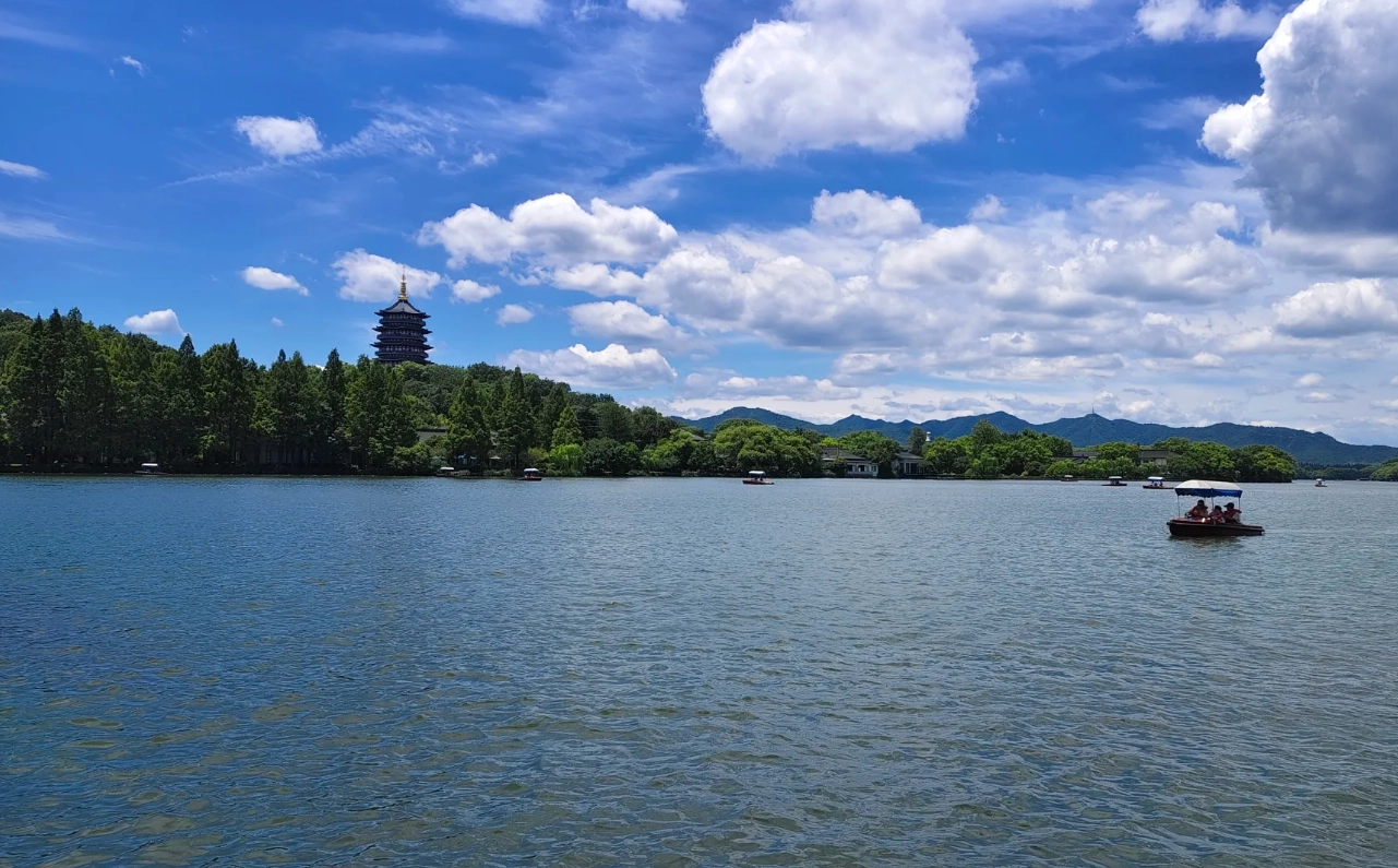 West Lake boat tour