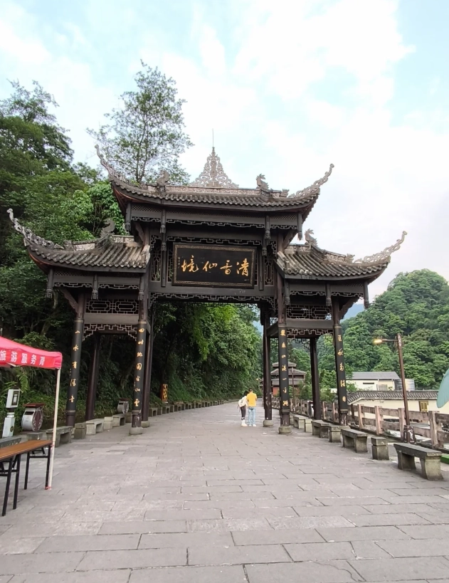 Mount Emei hiking routes