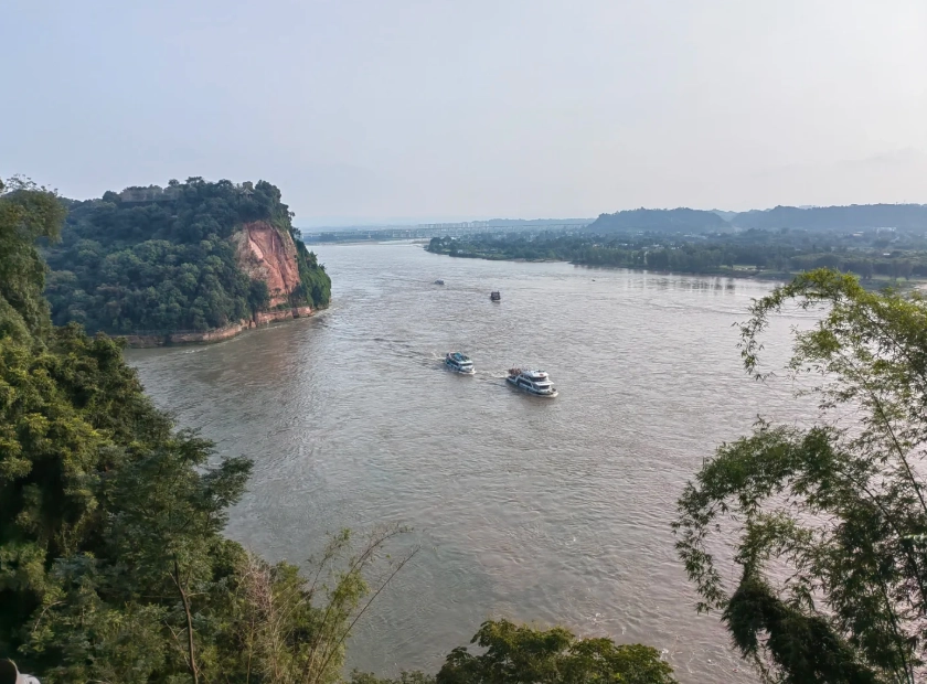 Chengdu to Leshan high-speed train Chengdu to Leshan high-speed train