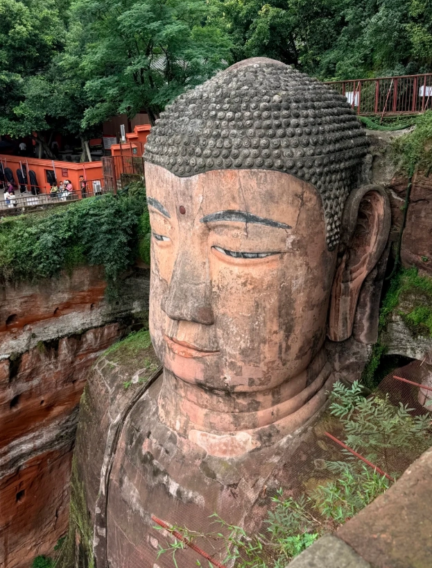 Leshan Giant Buddha crowd Leshan Giant Buddha crowd