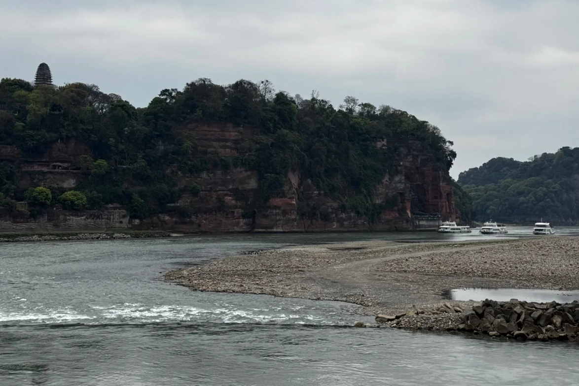 photographing leshan giant buddha photographing leshan giant buddha