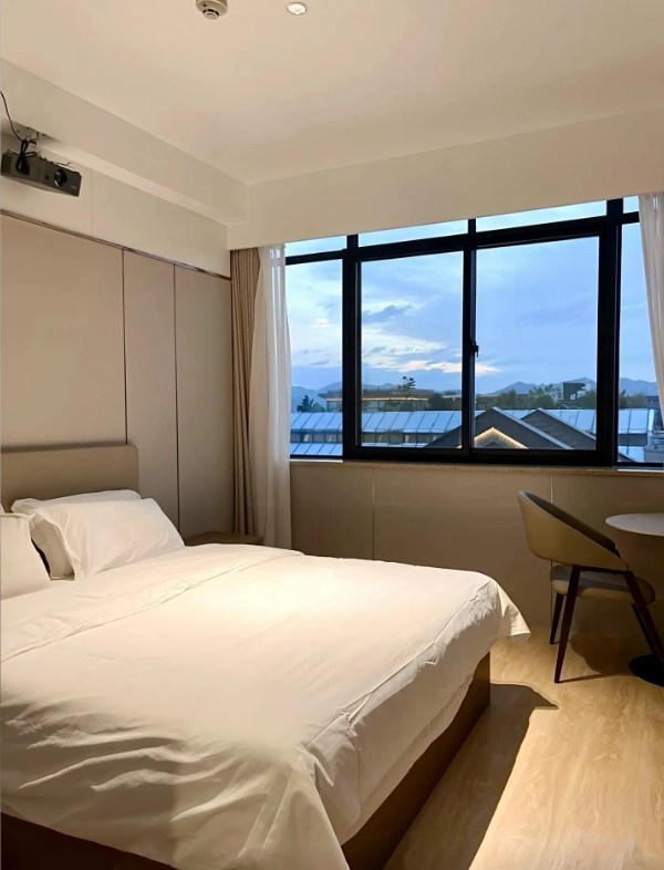 west lake accommodation guide