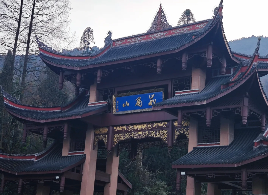Leshan crowd avoidance