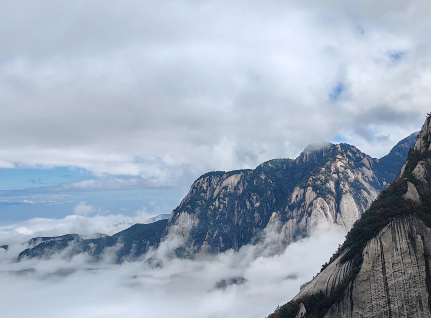 Mount Hua plank walk Mount Hua plank walk