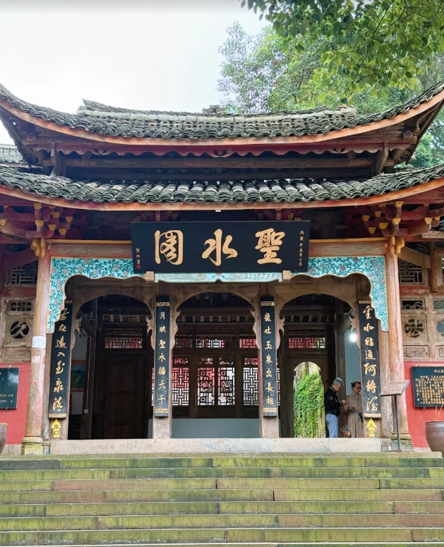 hiking in Mount Emei hiking in Mount Emei