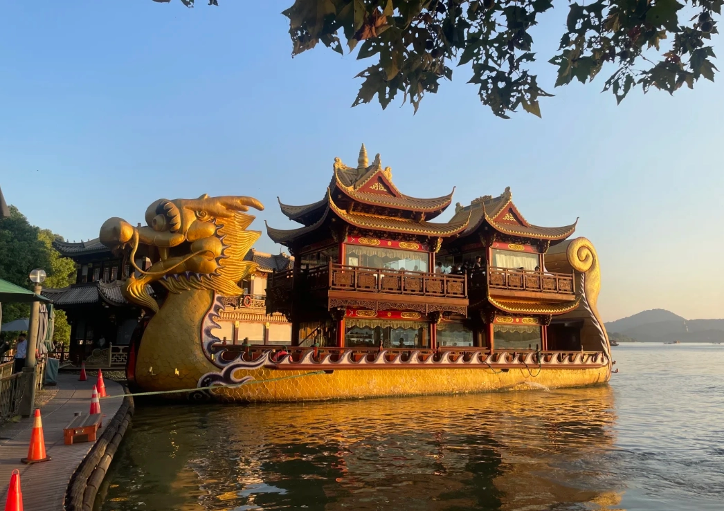 West Lake Boat Cruise: Avoid Crowds & Save Money with These Insider Tips