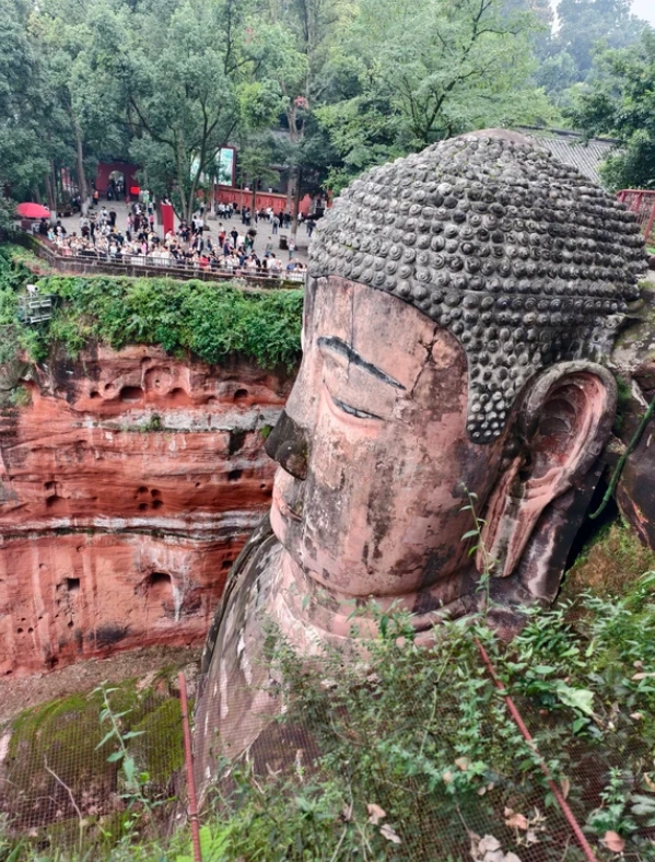 Leshan station to Buddha Leshan station to Buddha