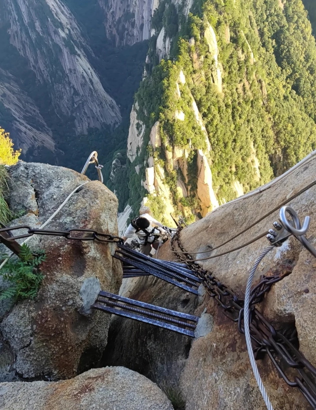 Huashan plank walk