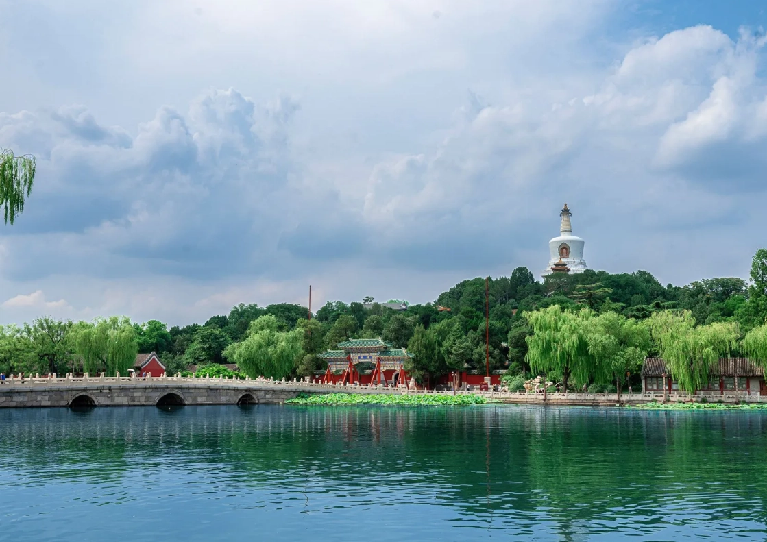 Beihai Park vs Summer Palace Beihai Park vs Summer Palace