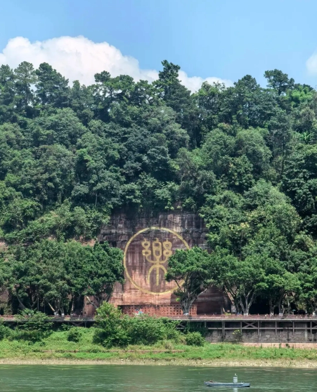 Leshan Giant Buddha with kids Leshan Giant Buddha with kids