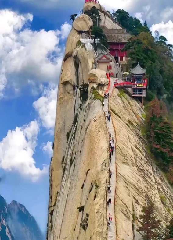 Huashan Shanmen entrance Huashan Shanmen entrance