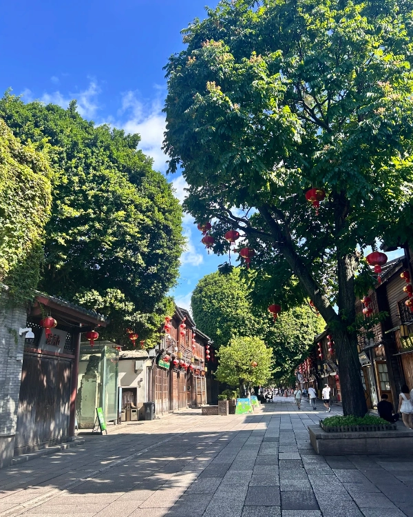 How to Visit Three Lanes and Seven Alleys: Beat the Crowds Without a Guide