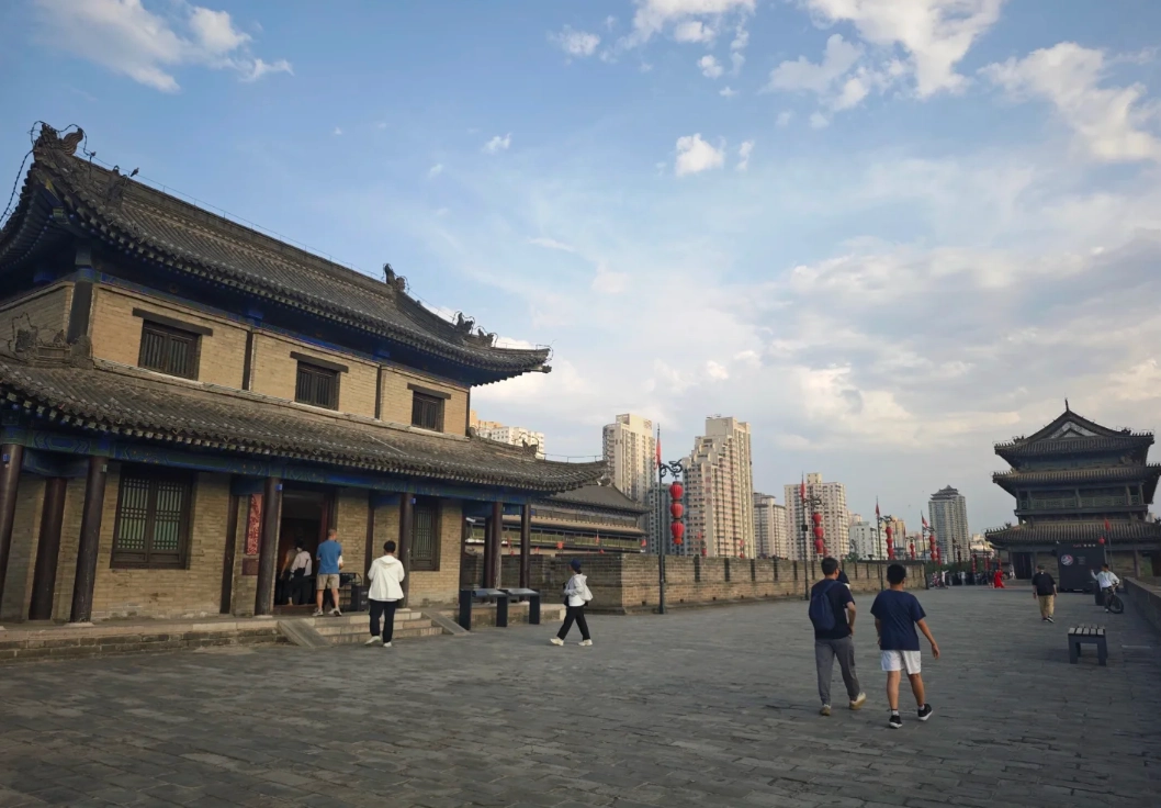 photographing Xi'an City Wall photographing Xi'an City Wall