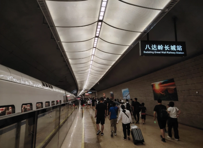 Beijing to Badaling high-speed train Beijing to Badaling high-speed train