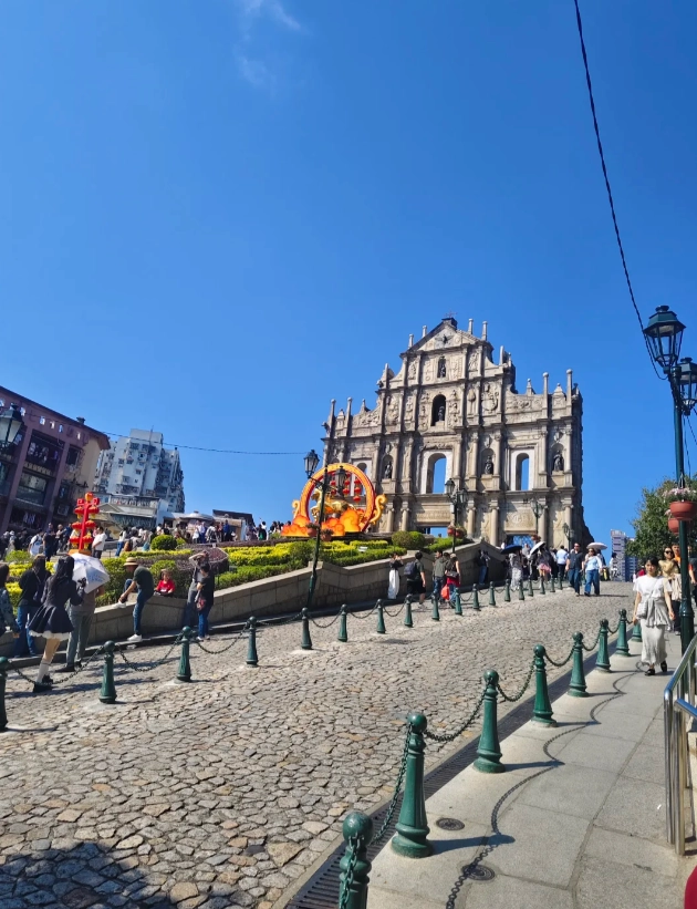 visiting Ruins of St. Paul's