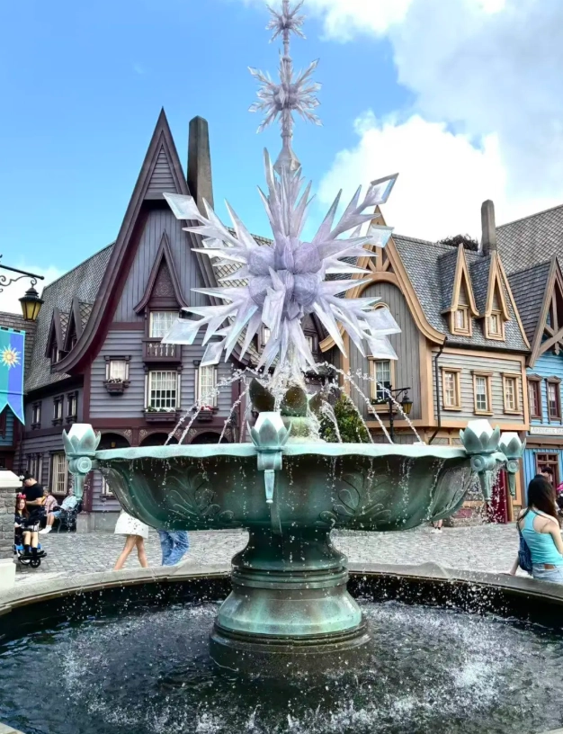 book Hong Kong Disneyland book Hong Kong Disneyland