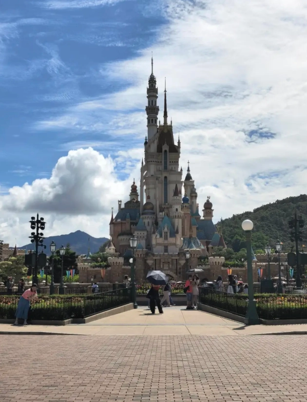 Hong Kong Disneyland English guide Hong Kong Disneyland English guide