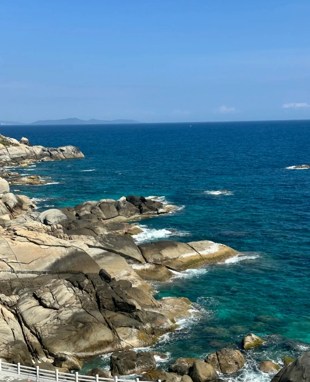 Wuzhizhou Island foreign tourists