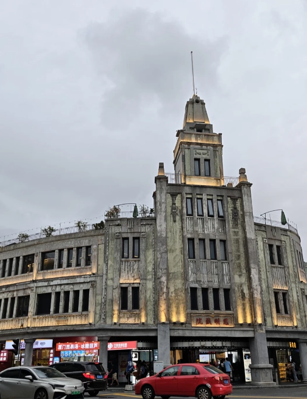 foreigner guide Zhongshan Road Xiamen