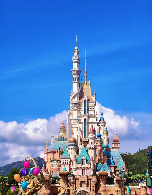 Hong Kong Disneyland vs Shanghai Disneyland