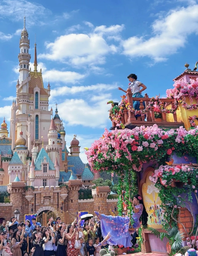 Disneyland Hong Kong attractions
