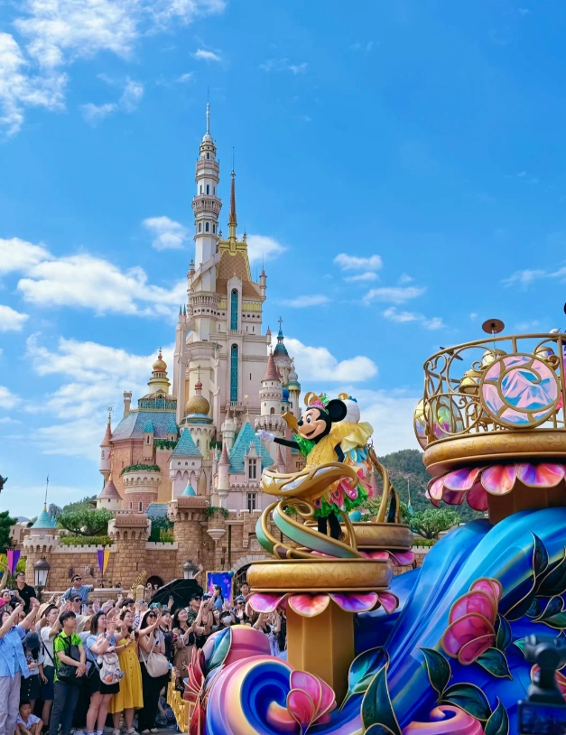 Hong Kong Disneyland queue times