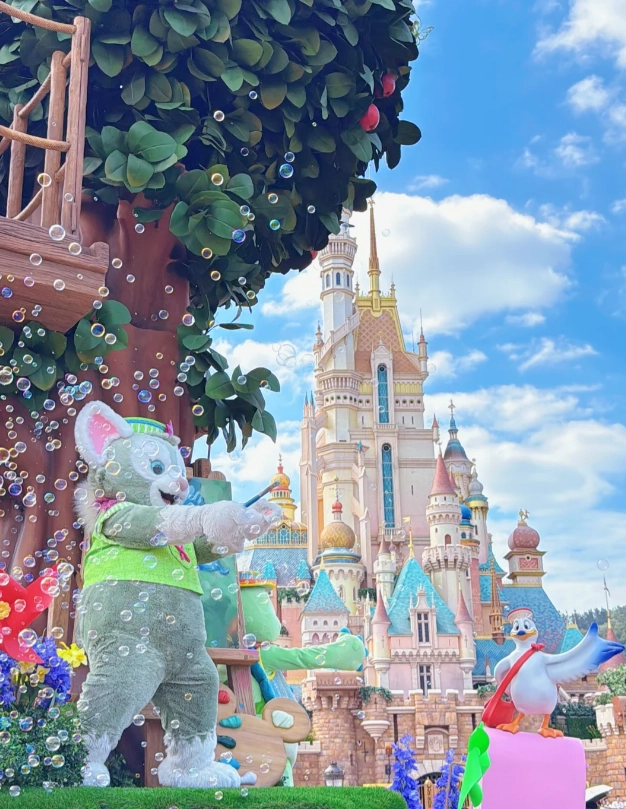 Hong Kong Disneyland guide