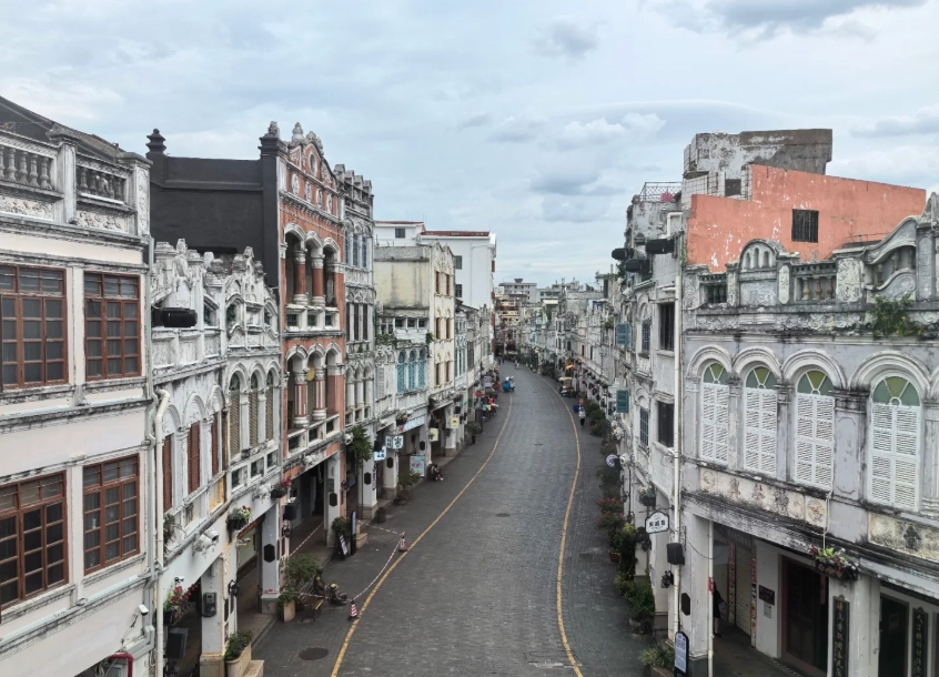 Haikou Qilou Old Street Map: A Local's Route to Hidden Eats & Shops