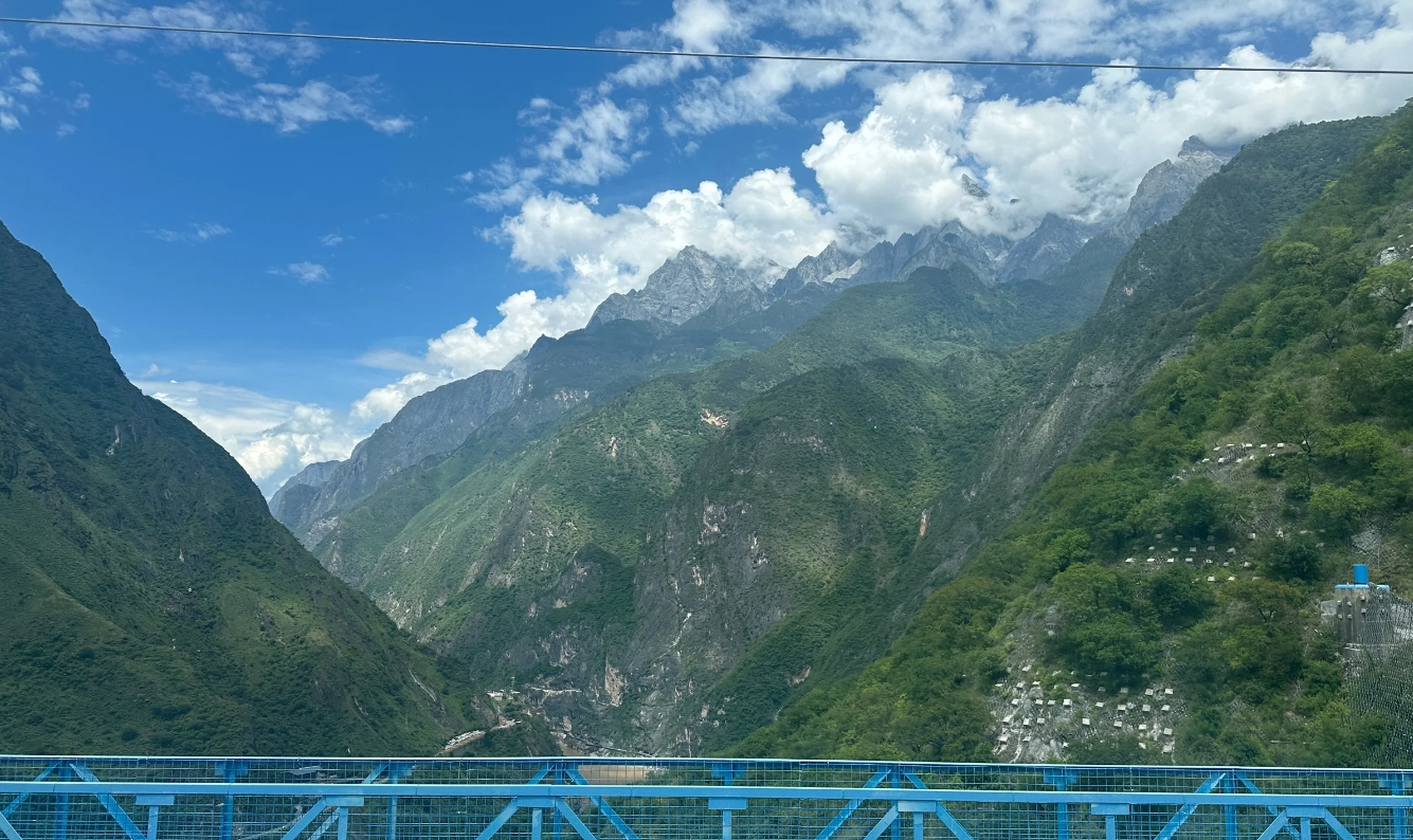 travel from Lijiang to Shangri-La by train