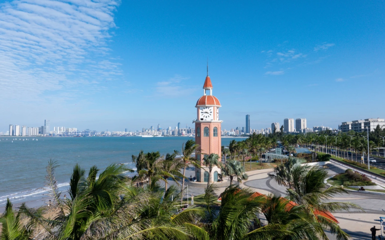 How to get to Holiday Beach Haikou