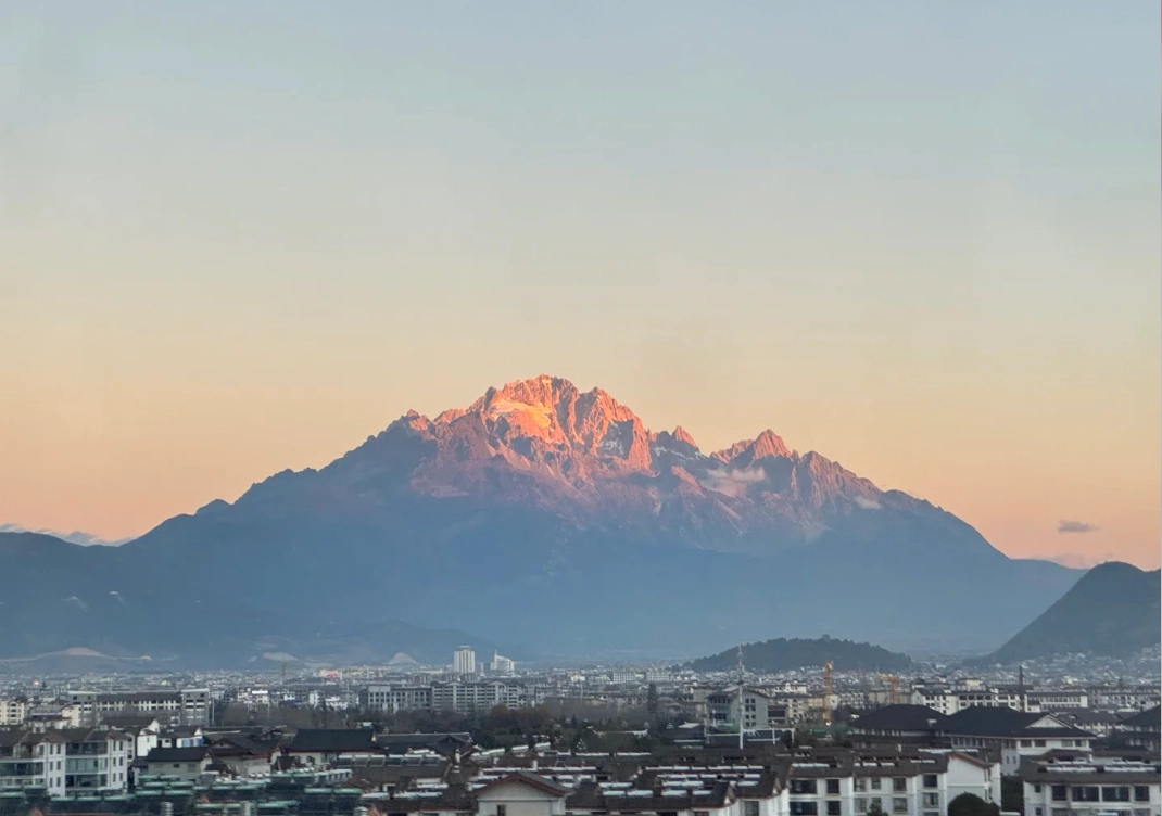how to book train from Lijiang to Shangri-La