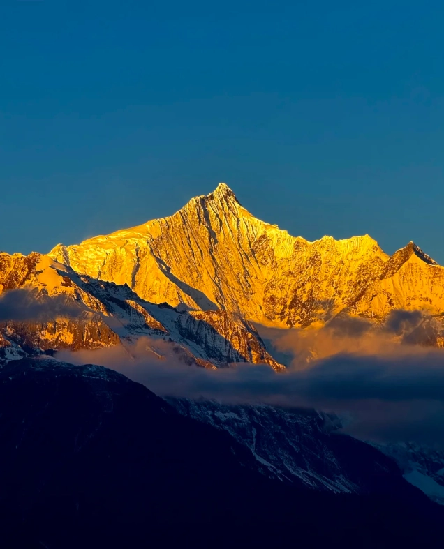 How to Visit Meili Snow Mountain: Tips for Foreign Travelers