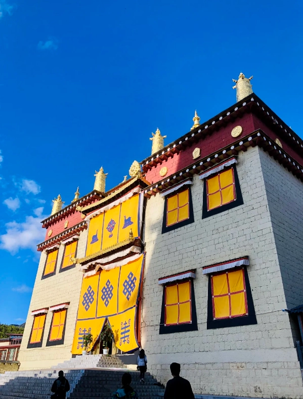 how to visit Songzanlin Temple