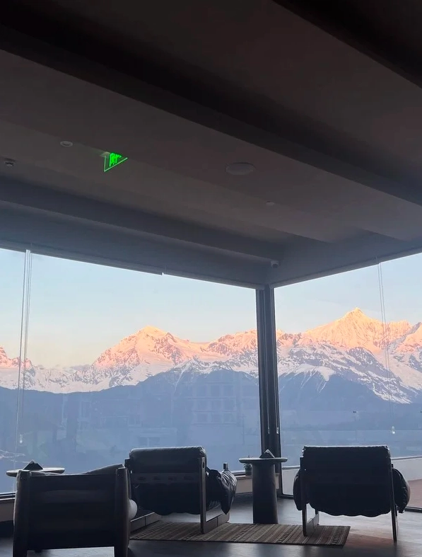 best hotels near Meili Snow Mountain