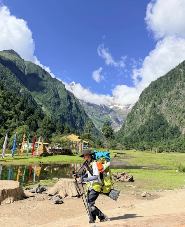 meili snow mountain hiking