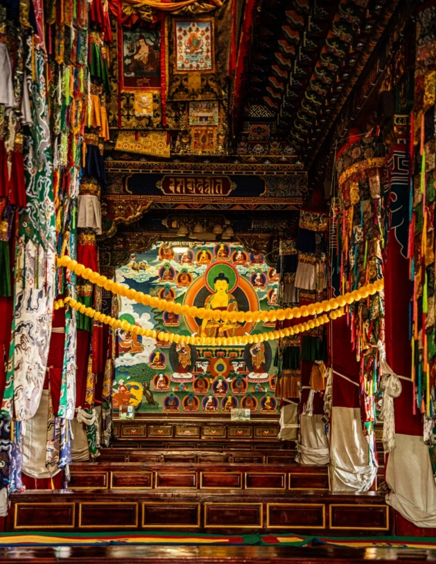 how to get to Ganden Sumtseling Monastery