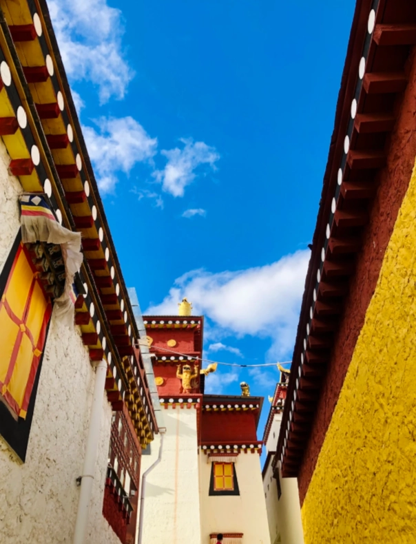 Shangri-La Tibetan monastery