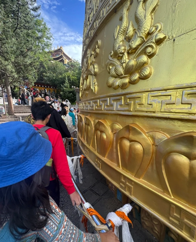 how to spin prayer wheel Dukezong how to spin prayer wheel Dukezong